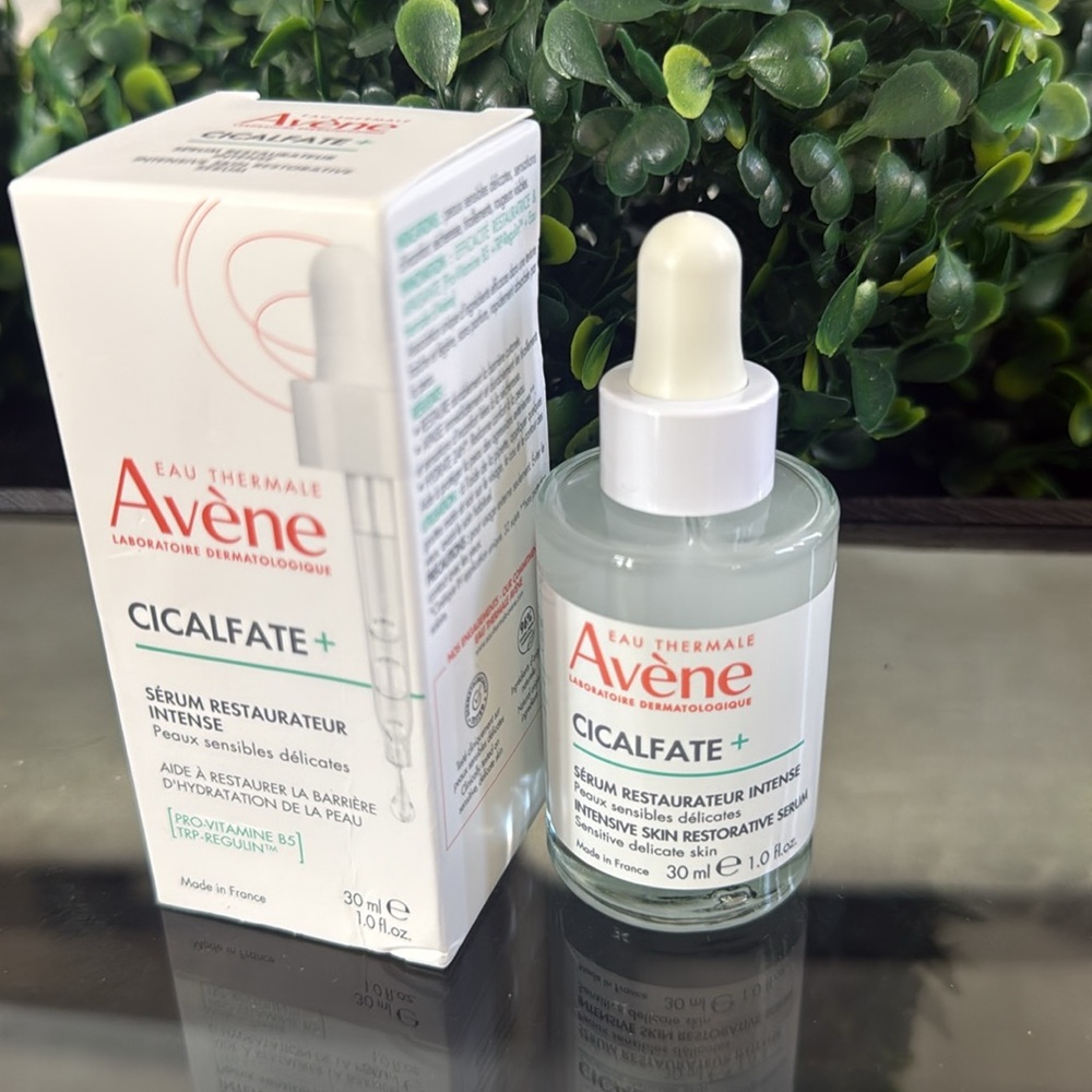 Avene Cicalfate+ Intense Restorative Serum — White